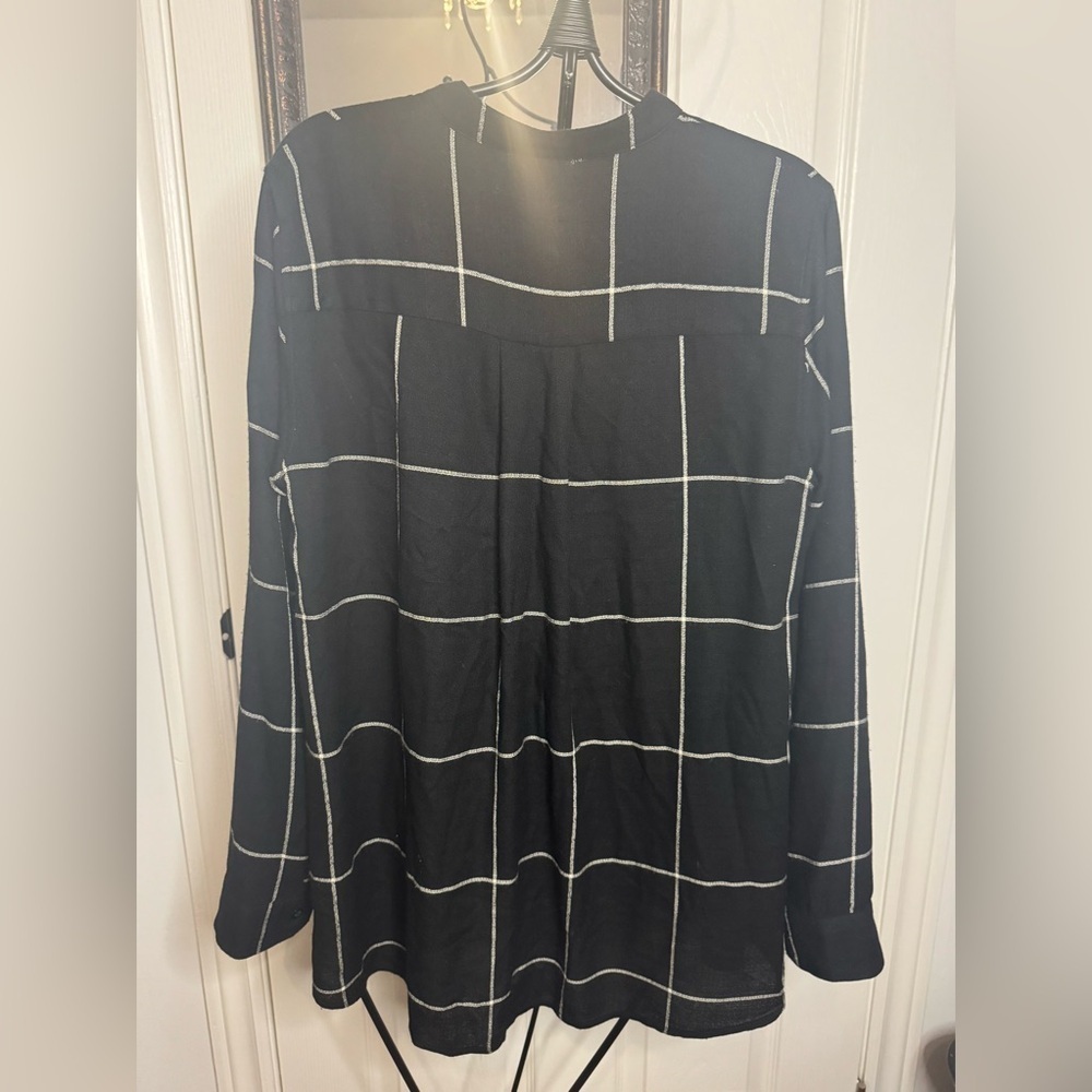 Line Shirt EUC - Picture 2 of 6